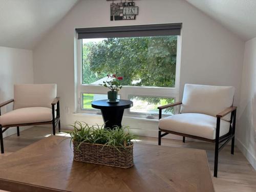 Spirit Lake Apartment | Cozy Retreat Near Spirit Lake 1 BD Sleeps 4