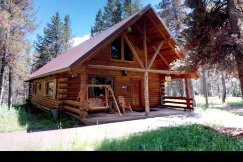 Island Park House | Cozy Rustic Log Cabin with Trails & Wildlife Near Yellowstone, Island Park Idaho