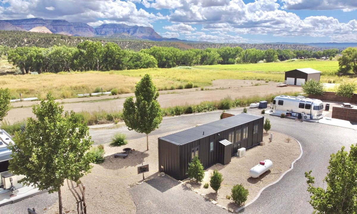 Orderville House | Cozy Single Container Retreat | 25 min to Zion NP