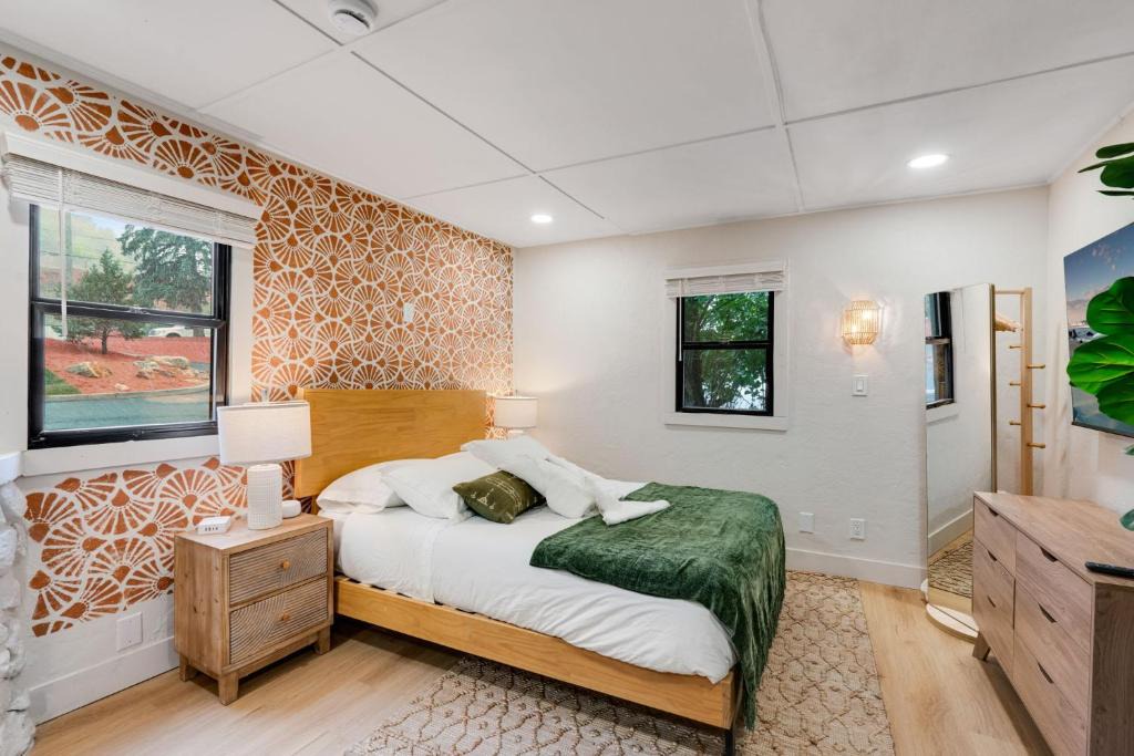 Manitou Springs Apartment | Cozy Studio in Manitou Springs Walk Downtown