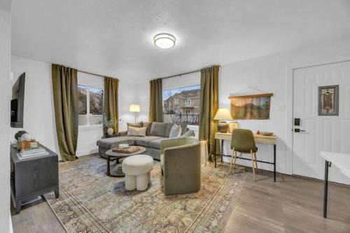 Millcreek House | Cozy Zen Den Central Location