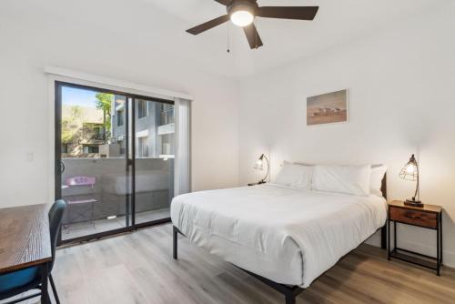 Glendale Sports and Entertainment District Apartment | CozySuites in Glendale Westgate with pool #07