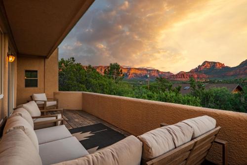 Sedona House | Craigmont Retreat Awe Red Rocks Views Exquisite Decor Above Tlaquepaque