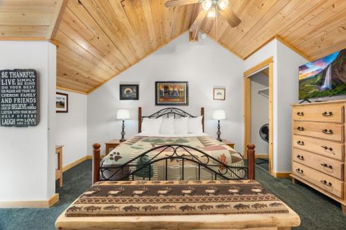 Fall River Estates Apartment | Creekside Condos D by Estes Park Condos