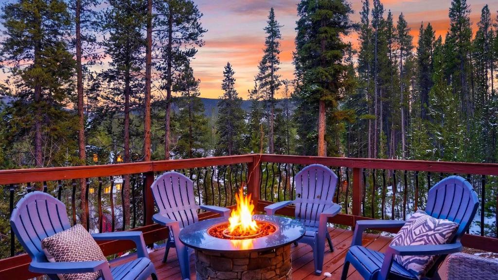 Crown House | Crown Ridge Retreat by AvantStay