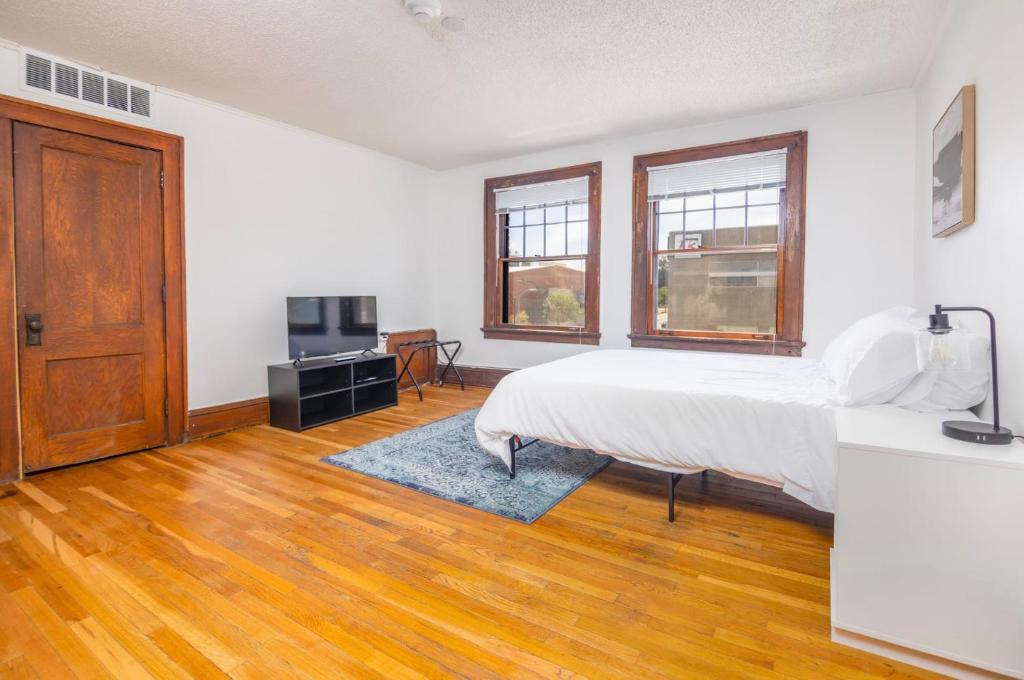 Downtown Des Moines Apartment | Cute 1 Bedroom Studio in Downtown Des Moines
