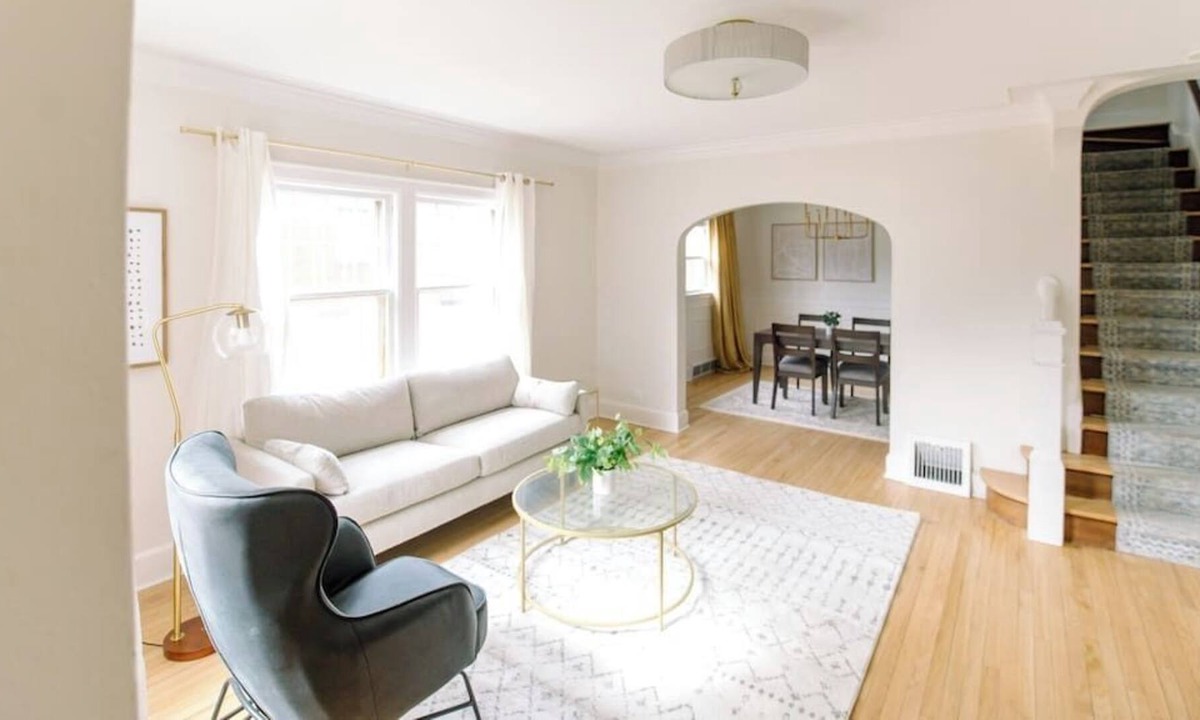 Des Moines House | Cute Family Friendly 3 Bedroom Home in Waterbury