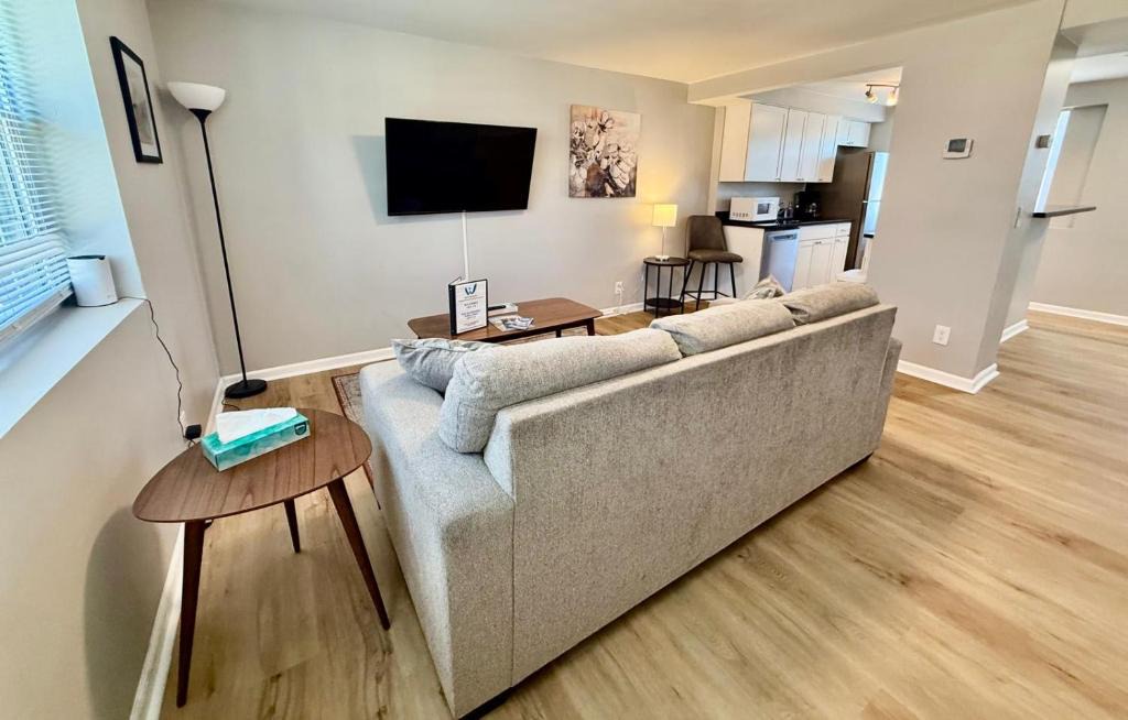 Joslyn Castle Apartment | Davenport Dwellings-Midtown 3Bed