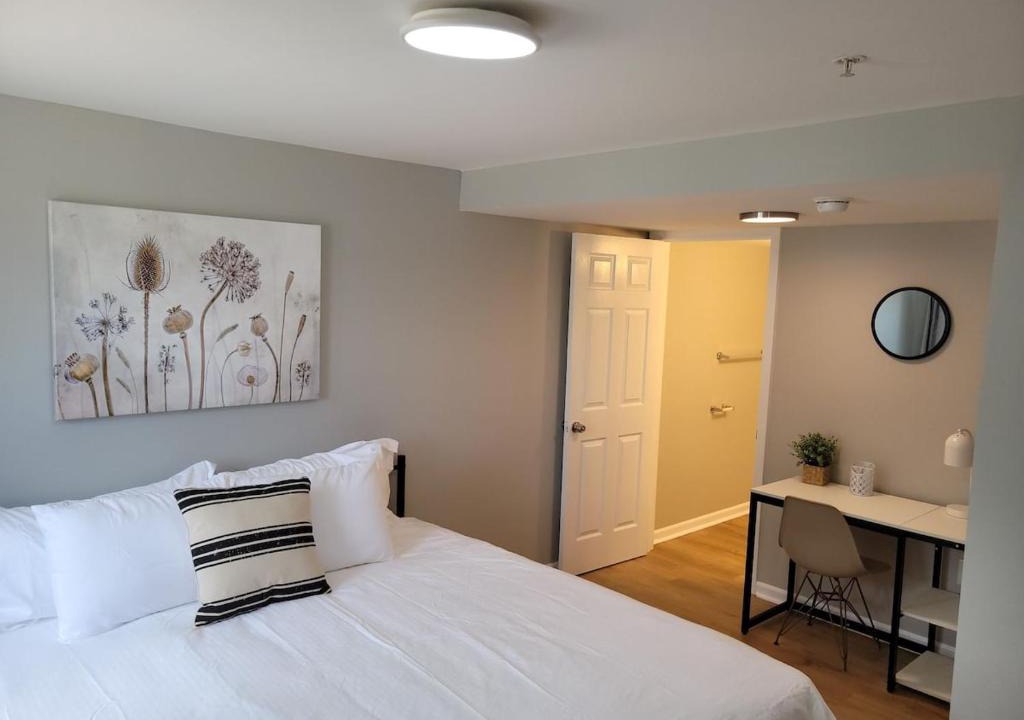Joslyn Castle Apartment | Davenport Dwellings-Newly furnished 3bd 2ba