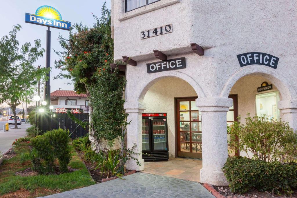 Castaic Hotel | Days Inn by Wyndham Castaic Six Flags Magic Mountain