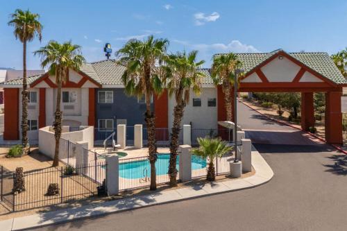 Estrella Hotel | Days Inn by Wyndham Phoenix West