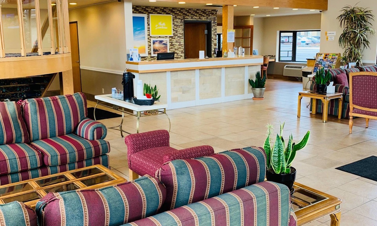 Logan Hotel | Days Inn & Suites by Wyndham Logan