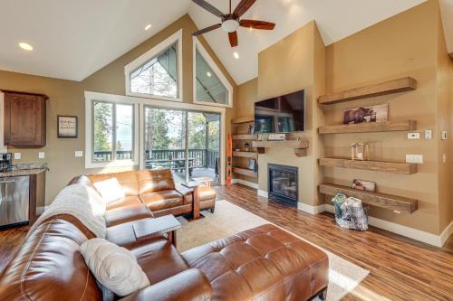 Lakeside House | Deck + Views: Scenic Group Getaway in Lakeside!