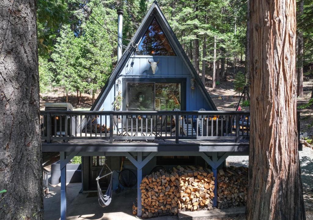 Arnold House | Decks, Grills + Fire Pit: Camp Connell Hideaway!
