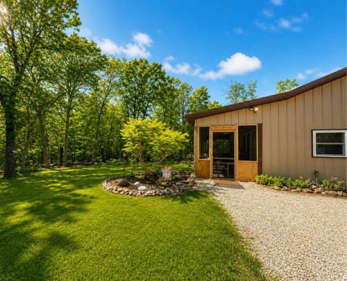 Barnett House | Deep Woods Cabin 2BD 1BA Grill, Firepit, Private Forest, Pet Friendly 4PP