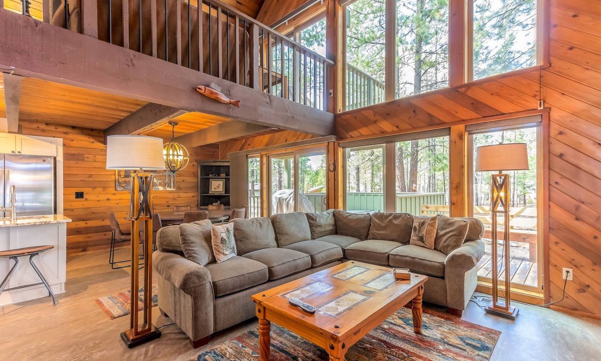 Sunriver House | DEER08 - Classic Sunriver Cabin, A/C, Walk to Starbucks & The Village