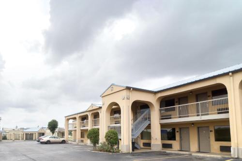 Blytheville Hotel | Deerfield Inn By Capital O Blytheville AR I55