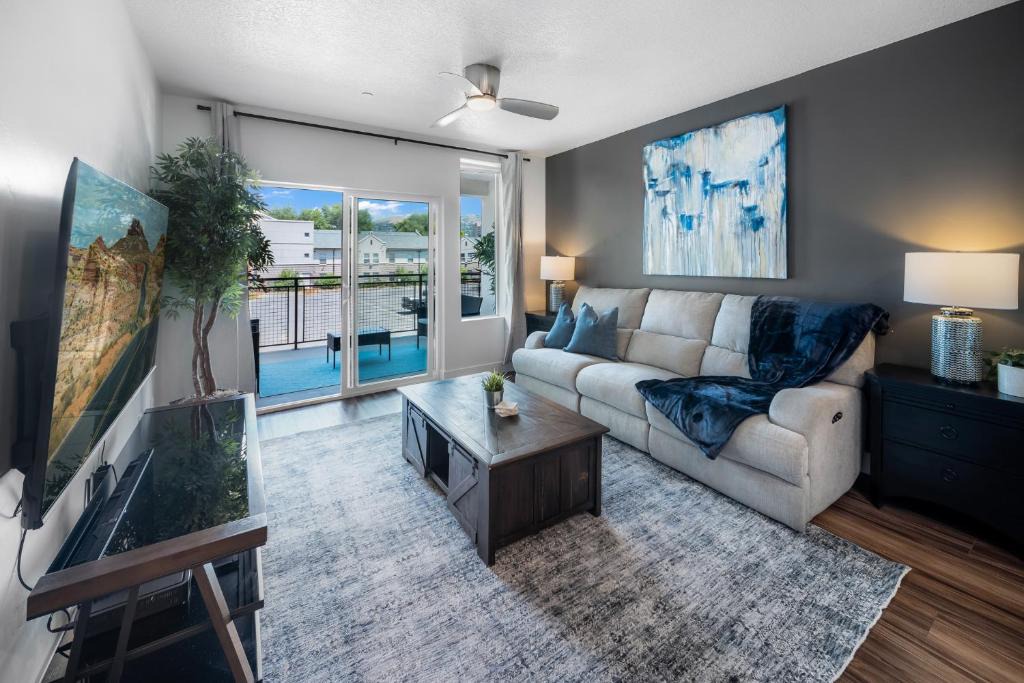 Downtown Salt Lake City Apartment | Deluxe Central 1BR 1BA Pool,Hot Tub,Gym,Parking
