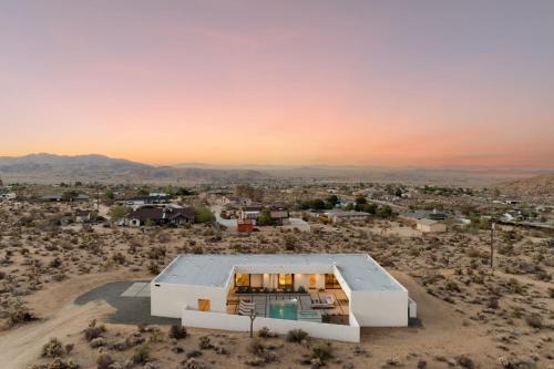 Joshua Tree House | Desert Dawn by Fieldtrip - Iconic Design w Pool and Spa
