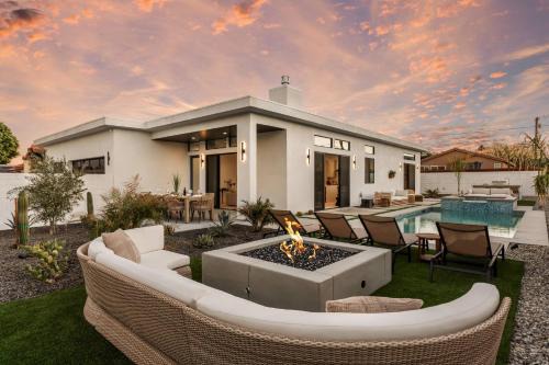Bermuda Dunes House | Desert Oasis: Pool, Spa, Golf Sim + EV Charger