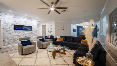Queenland Manor House | Desert Queen Queen Creek