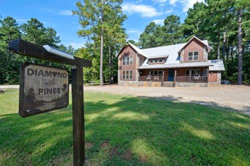 Broken Bow House | Diamond In The Pines