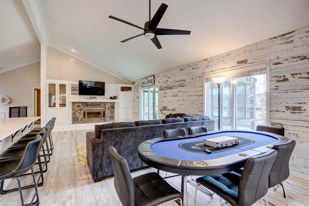 Camdenton House | Dock, Deck & Views! Lakefront Retreat in Camdenton