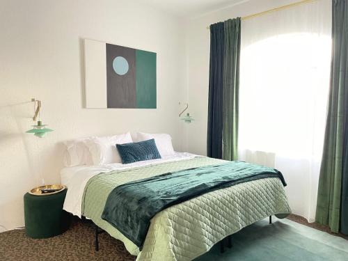 Village House | Dog friendly Mid-Century style condo with poolspa