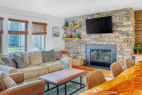Bend House | Dog-friendly second floor condo with pool & hot tub access & wood fireplace