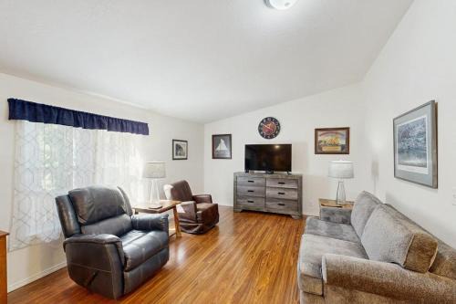 Bandon House | Dog-friendly single-level home with ramp entry access firepit W&D and WIFI