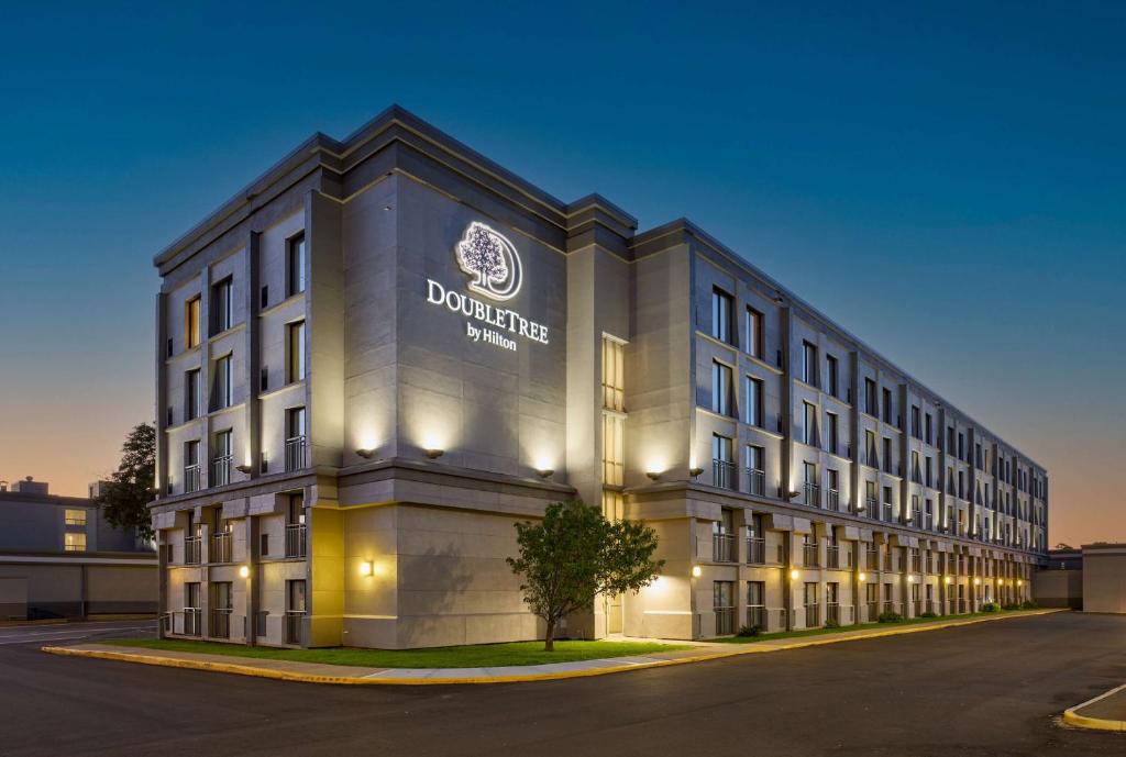 South Loop Hotel | DoubleTree by Hilton Minneapolis Airport, MN
