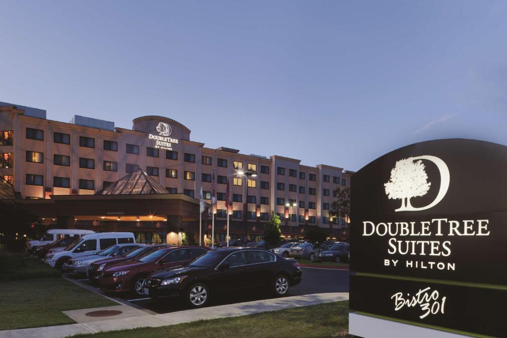 Bentonville Hotel | DoubleTree Suites by Hilton Bentonville