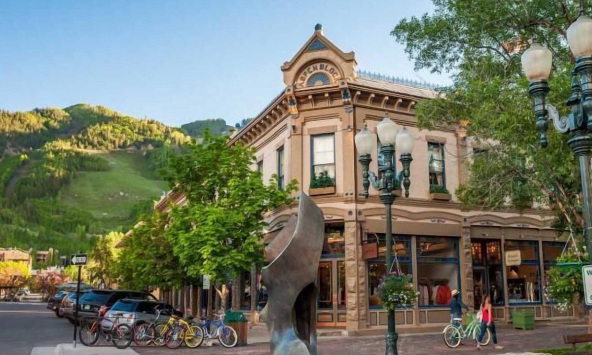 Downtown Condo | Downtown Aspen 3BR steps to lift - Free Airport Transfer!