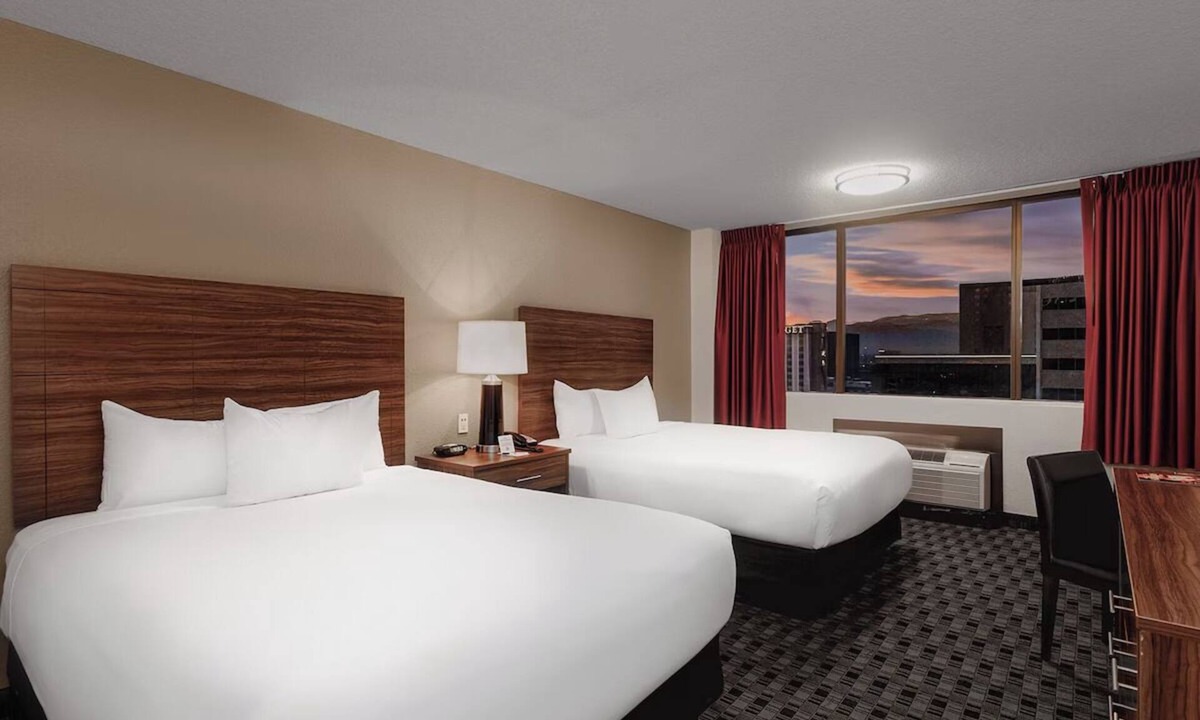 Downtown Las Vegas Hotel | Downtown Escape! Pool, Nightly Entertainment, Free Parking, Casino!