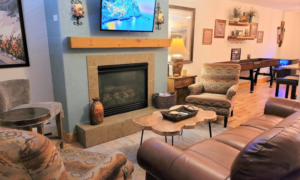 Downtown Steamboat Springs Condo | Downtown Fun! A/C shufflebrd Pacman, Steps Fm SkiBus, DogOK, walk to Yampa River