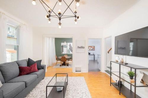 Appleton House | Downtown Walkable - 2 bed 1 bath King Bed