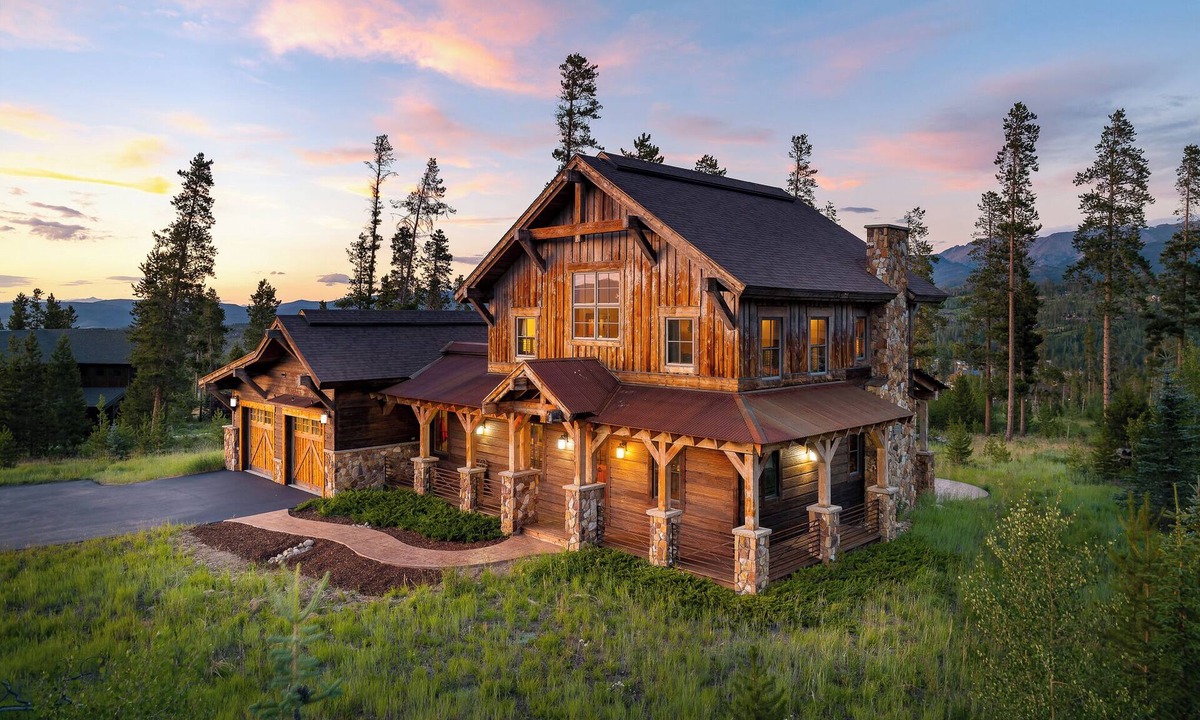 Winter Park House | Downtown WP Leland Creek Home I Private Hot Tub I Great Views I Discounted Attractions
