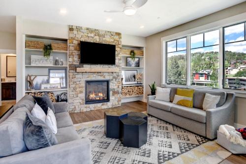 Winter Park House | Downtown WP Loft 307 I Huge Hot Tub I Great Views I Activity Program