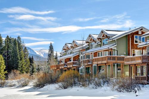 Winter Park House | Downtown WP Pond Villa 524 I Private Hot Tub I Great Views I Activity Program