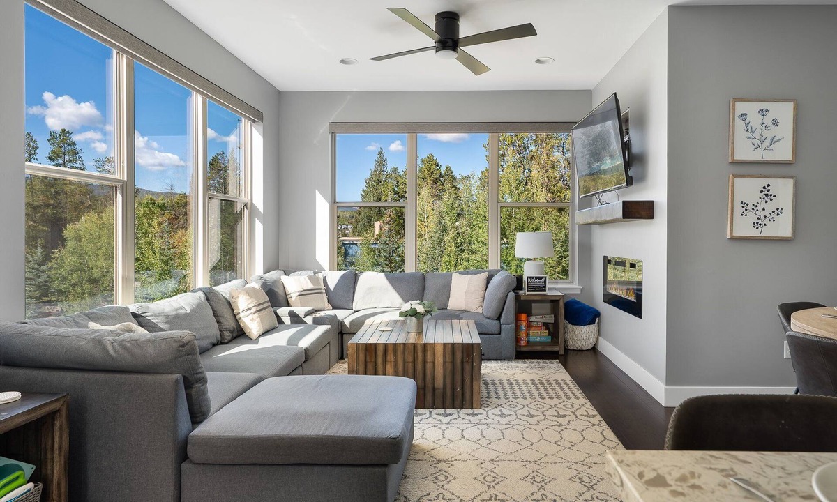 Rendezvous House | Downtown WP Villa 135 I Hot Tub I Great Views I Bunk Room I Desk I Discounted Attractions