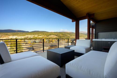 Winter Park House | Downtown WP Villa 155 I Private Hot Tub I Great Views I Activity Program