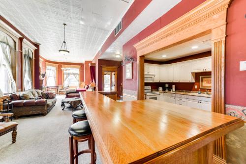 Yankton Apartment | Downtown Yankton Suite: Walk to Restaurants!
