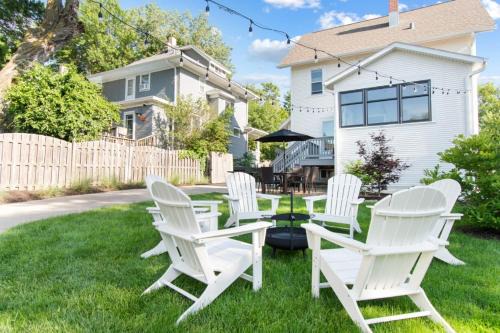 Dundee-Happy Hollow Historic District House | Dundee Getaway Firepit BBQ Walk to Dining & Shops