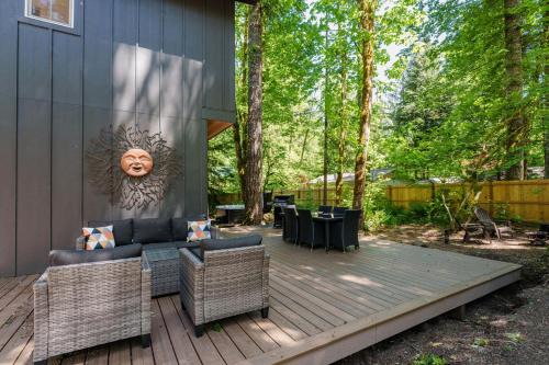 Mount Hood Village House | Duo Homes Upscale, 2 Hot Tubs, Creekside Deck