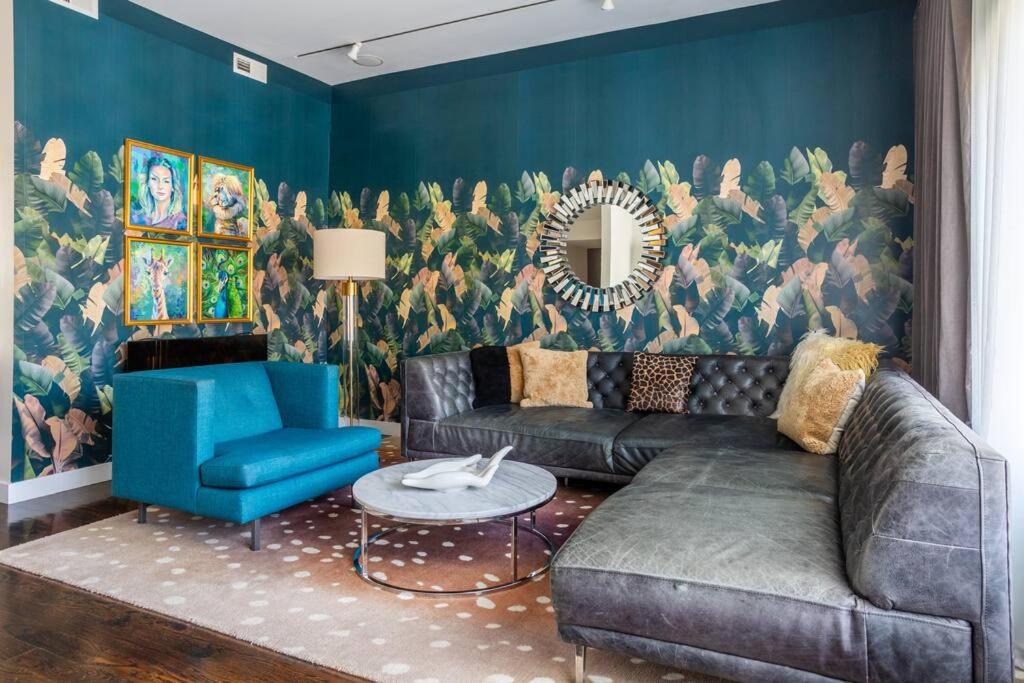 North Center Apartment | Duplex 3 Bed 2 Bat Apt Steps from Lincoln Square