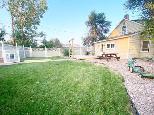 Custer House | Dwntwn Custer Farmhouse on Main St with Hot Tub
