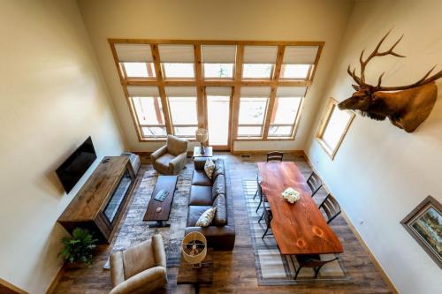 Bigfork House | Eagle Bend Townhome w King Suites & Amazing Views