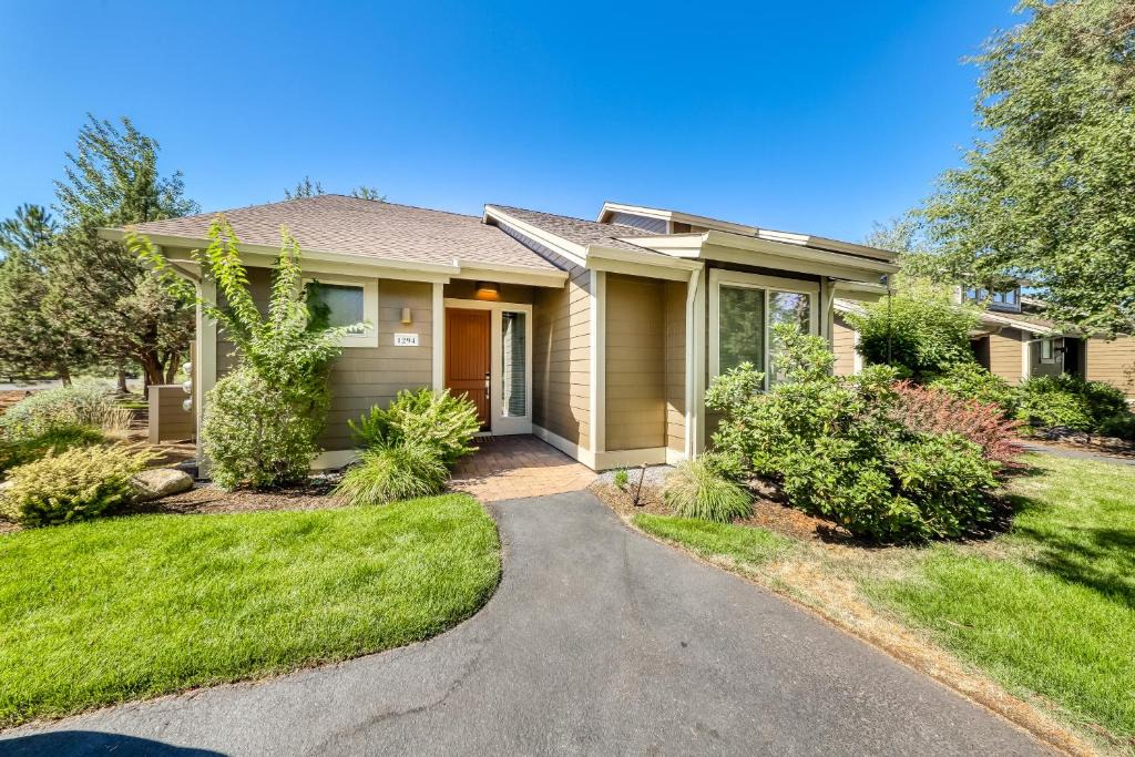 Redmond House | Eagle Crest Creekside Getaway