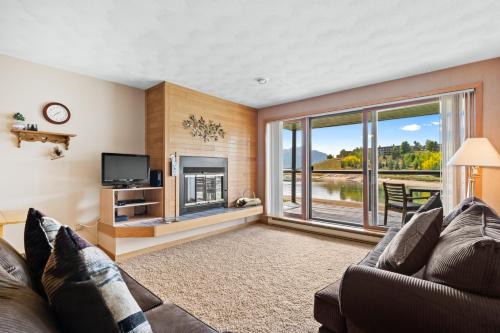 Dillon Apartment | East Bay Condos #111