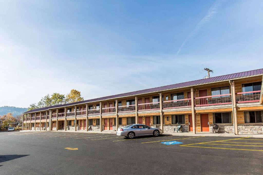 Kalispell Hotel | Econo Lodge Inn & Suites Kalispell - Glacier National Park Gateway